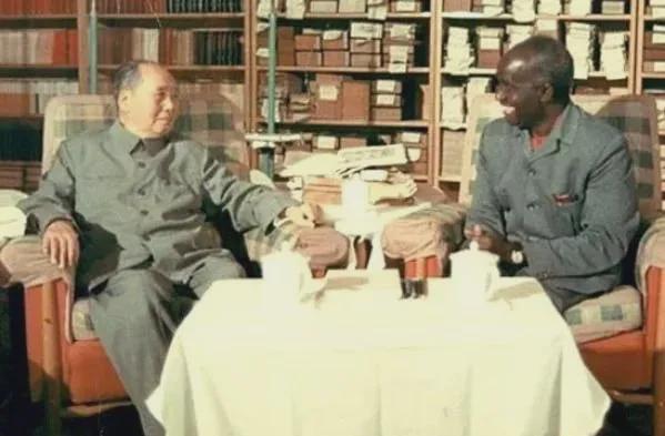 毛主席：帮助非洲不求报答